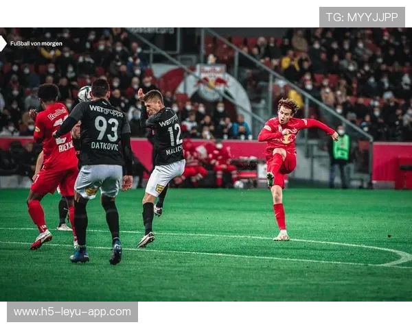 塞维利亚外围长射险些命中:从场上风景到日常训练的极致转化 塞维利亚外围长射险些命中:从场上风景到日常训练的极致转化